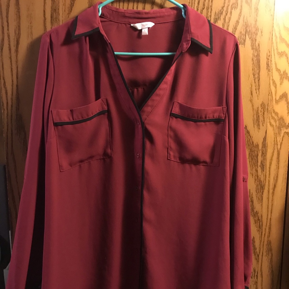 Candies burgundy and black button down